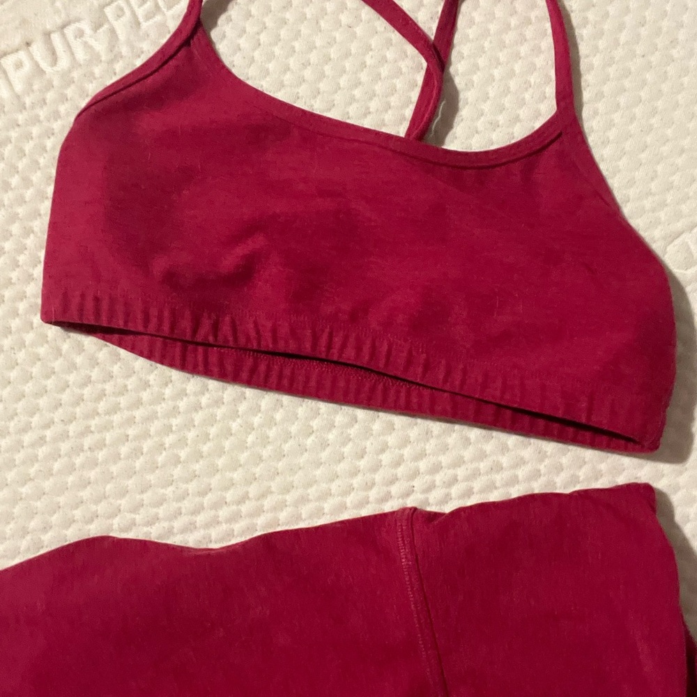 Beyond Yoga Racerback Bra dark pink